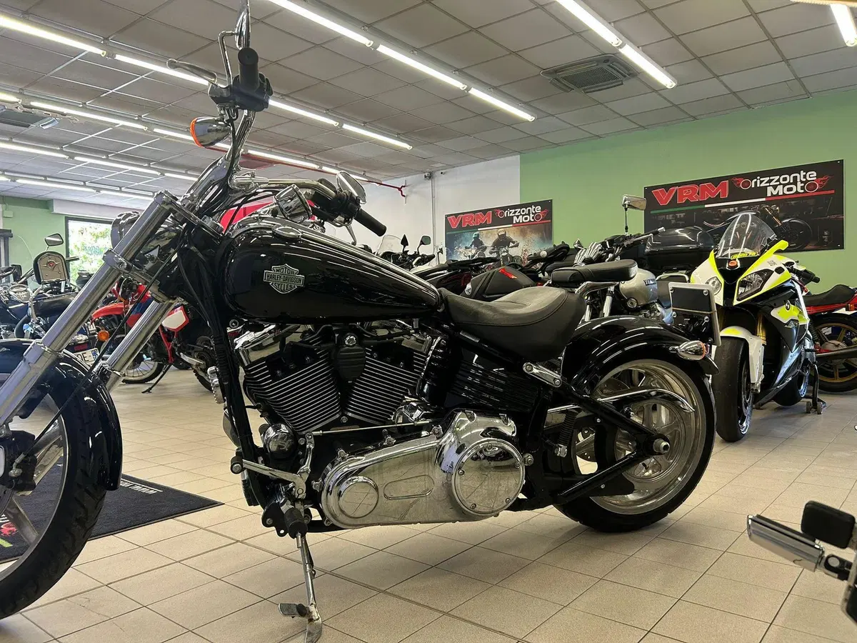 Harley-Davidson 1584 Rocker C (2009 - 11) - FXCWC (2)