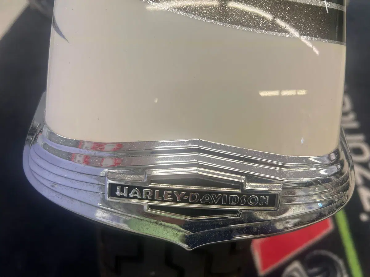 Harley-Davidson 1690 Deluxe ABS (2011 - 16) - FLSTN (10)