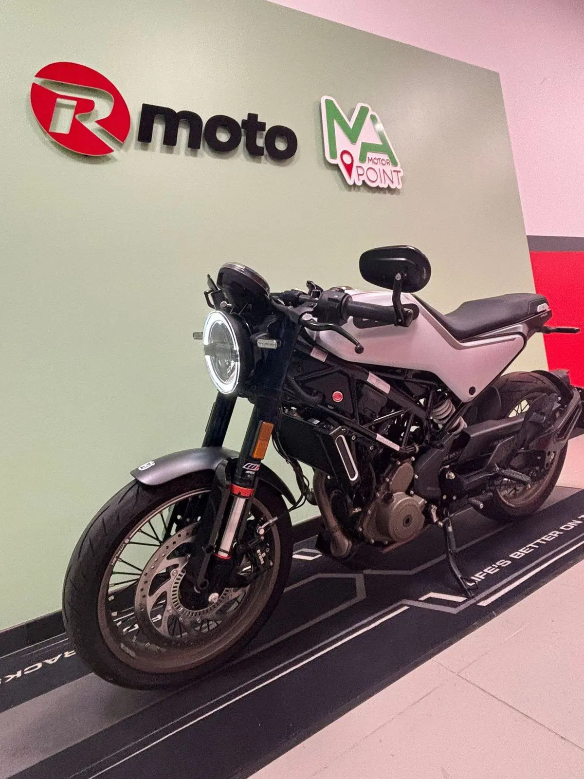 Husqvarna Vitpilen 401 (2024 - 26) (3)