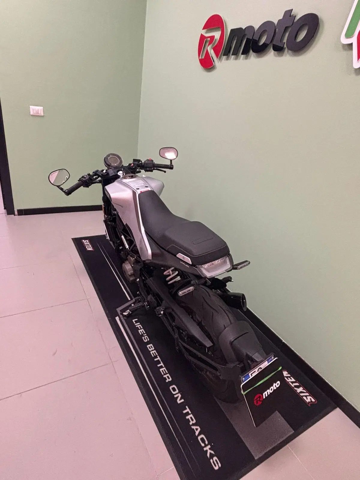 Husqvarna Vitpilen 401 (2024 - 26) (5)
