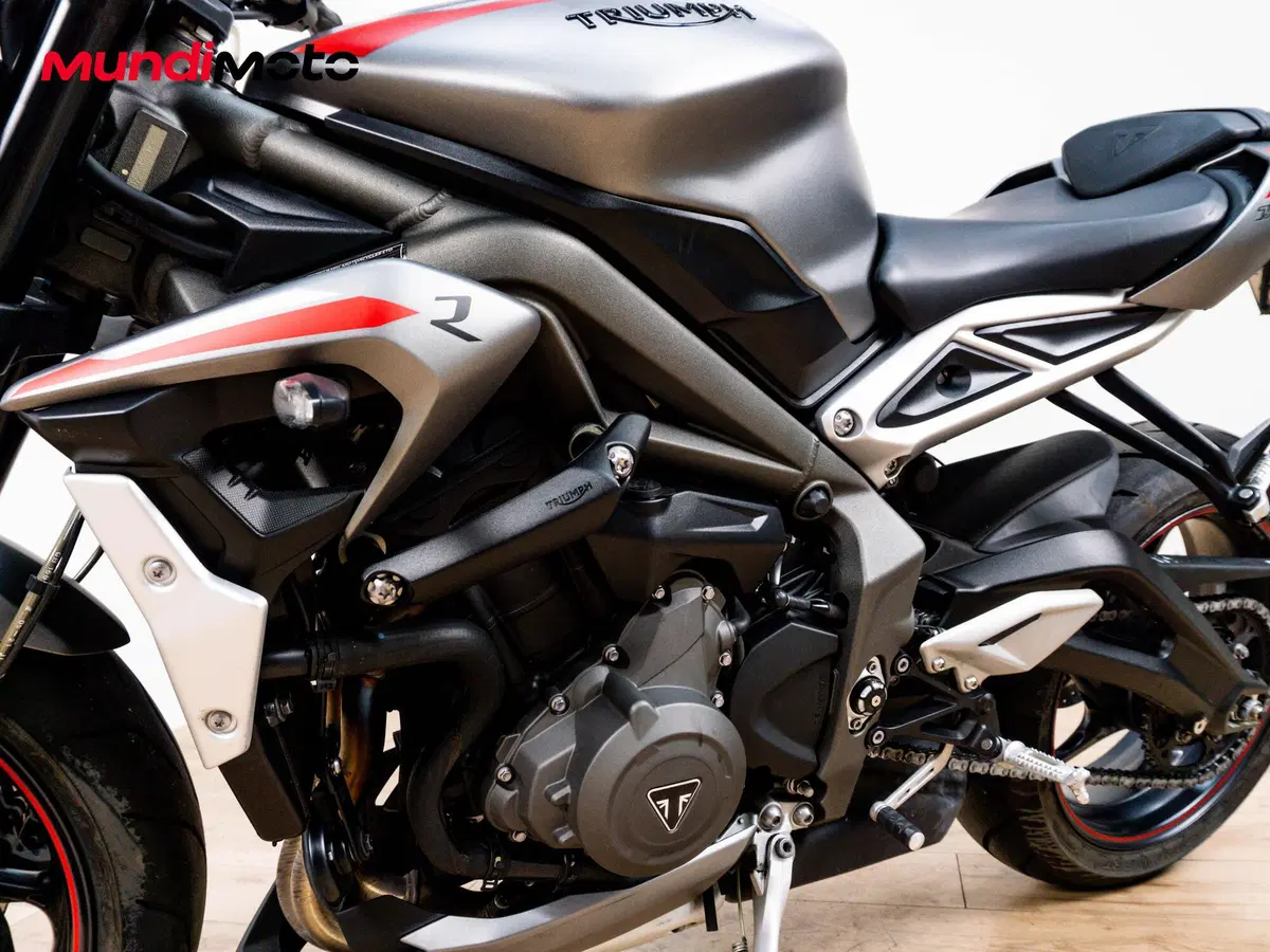 Triumph Street Triple 765 R (2023 - 26) (9)
