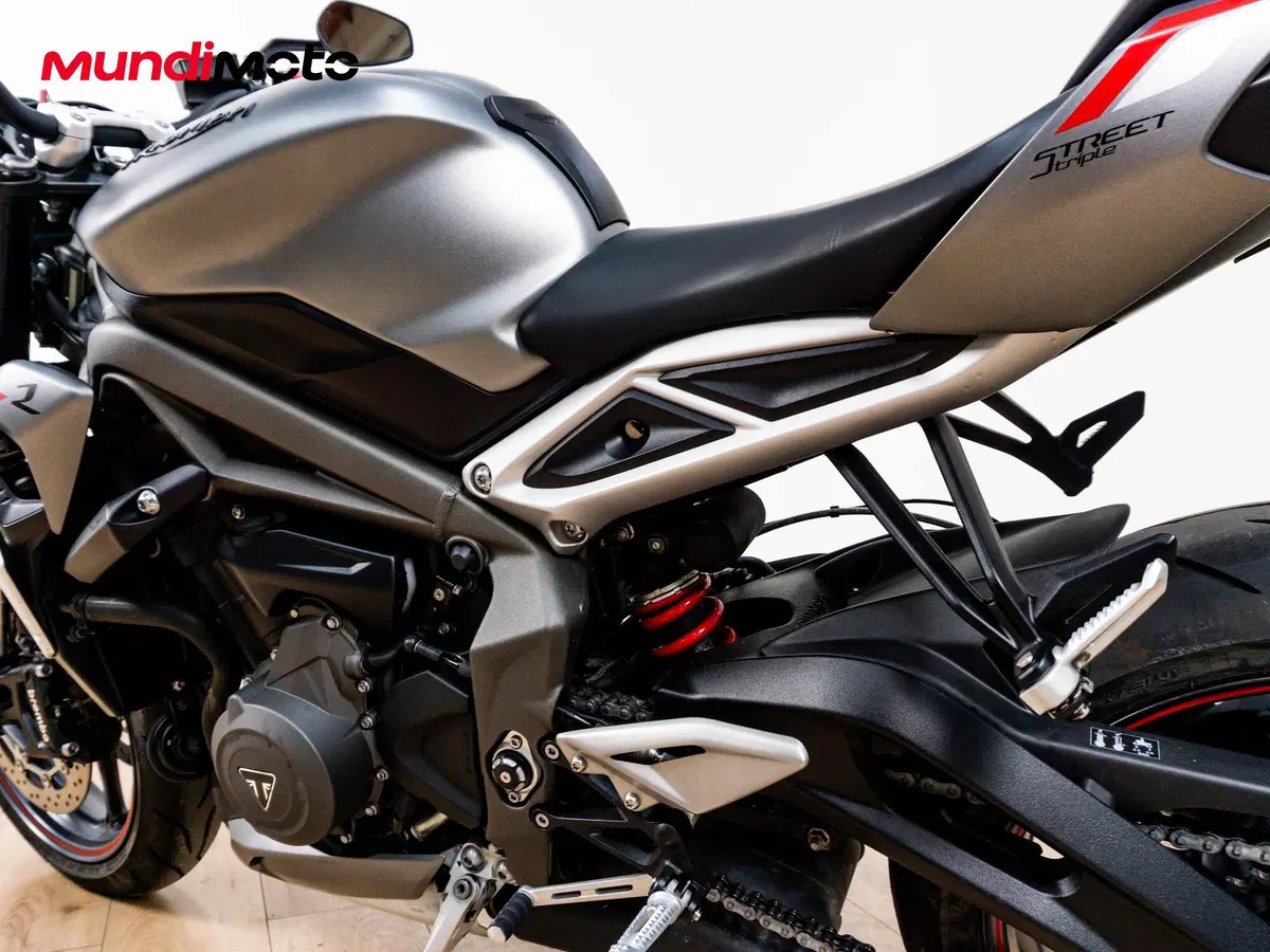 Triumph Street Triple 765 R (2023 - 26) (10)
