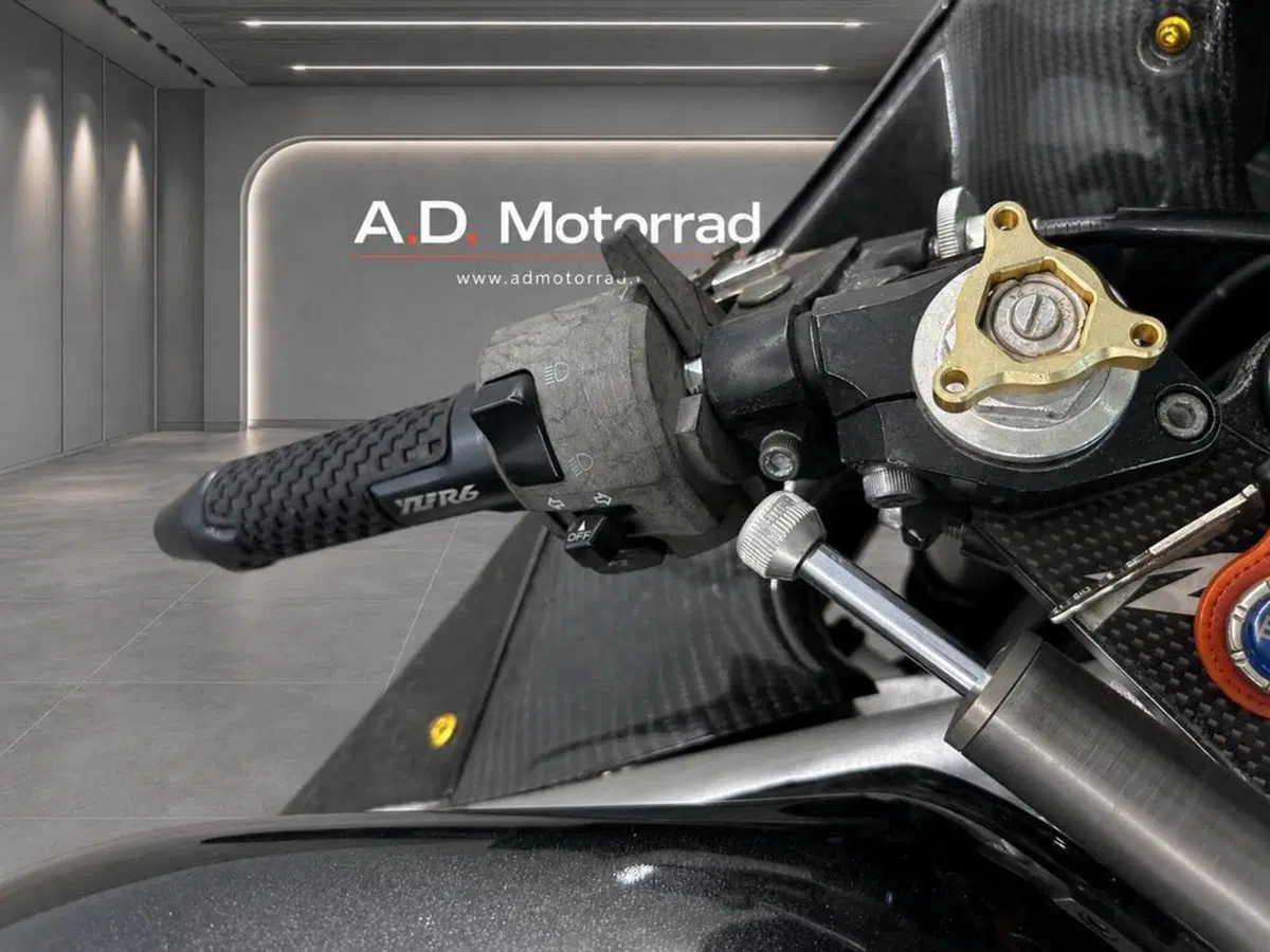 Yamaha YZF R6 (2001 - 02) (8)