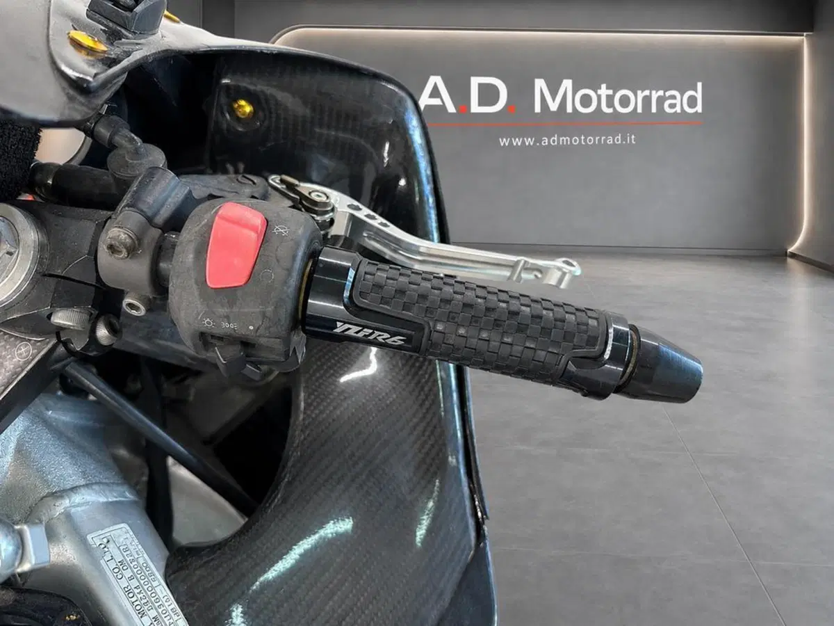 Yamaha YZF R6 (2001 - 02) (10)