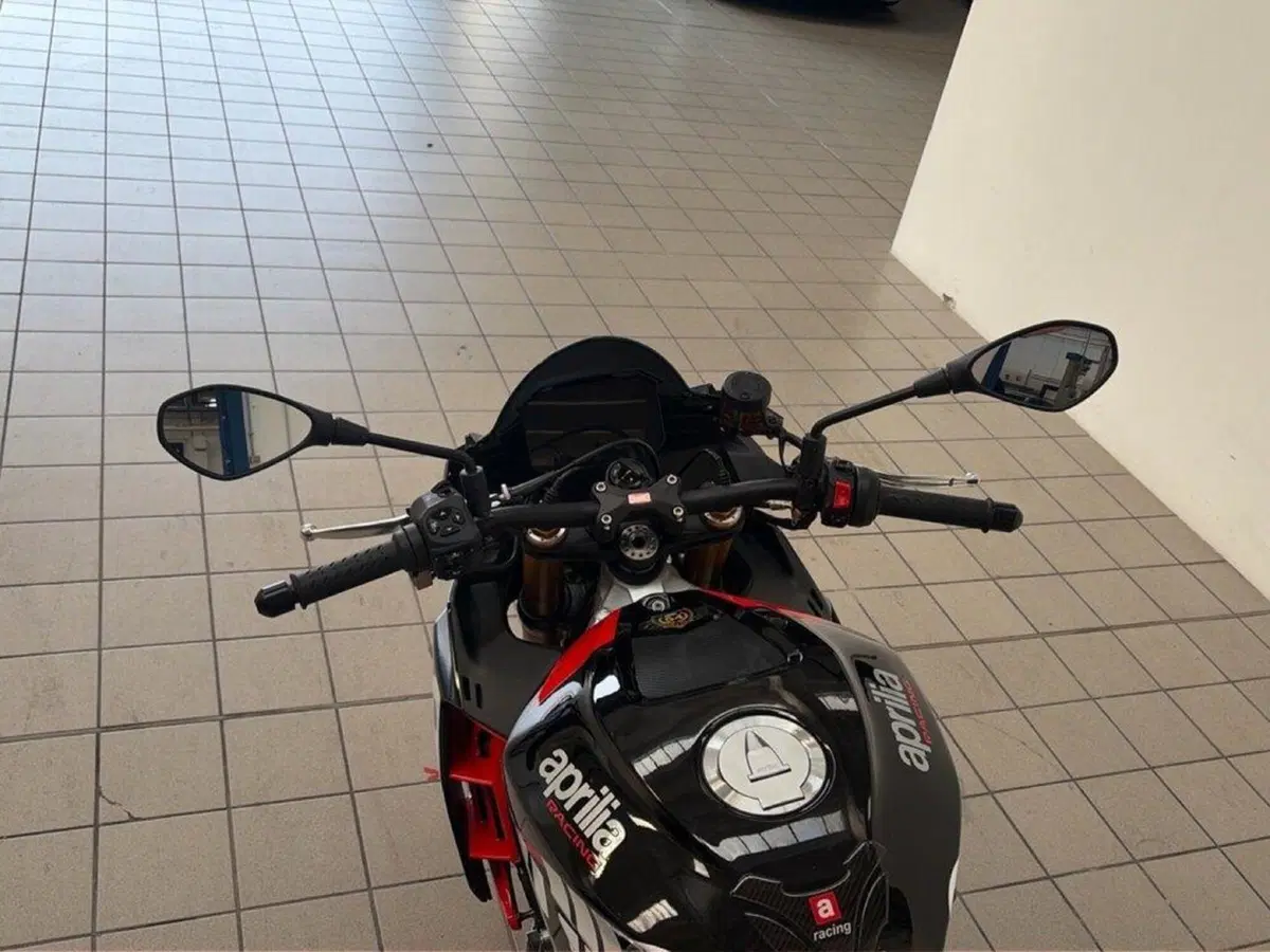 Aprilia Tuono V4 Factory (2021 - 24) (7)