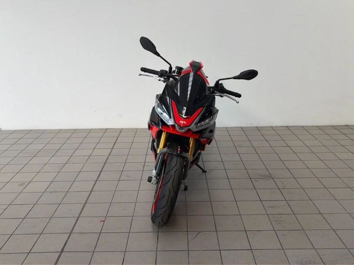 Aprilia Tuono V4 Factory (2021 - 24) (2)