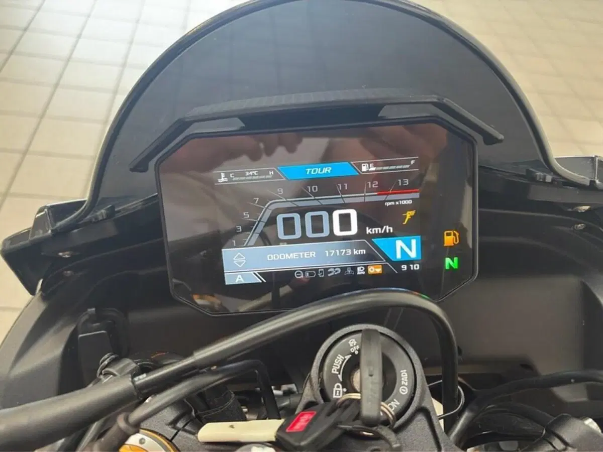 Aprilia Tuono V4 Factory (2021 - 24) (10)