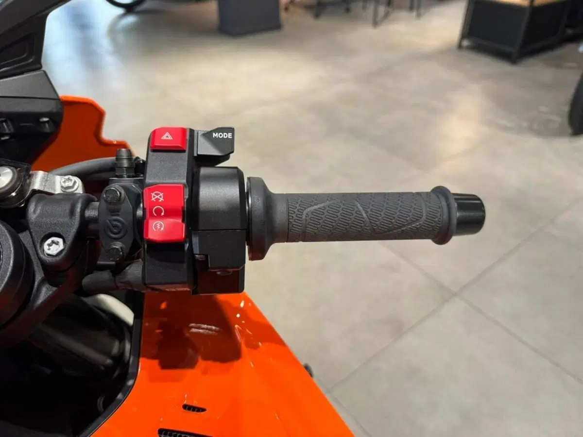 KTM 990 RC R (2026) (11)