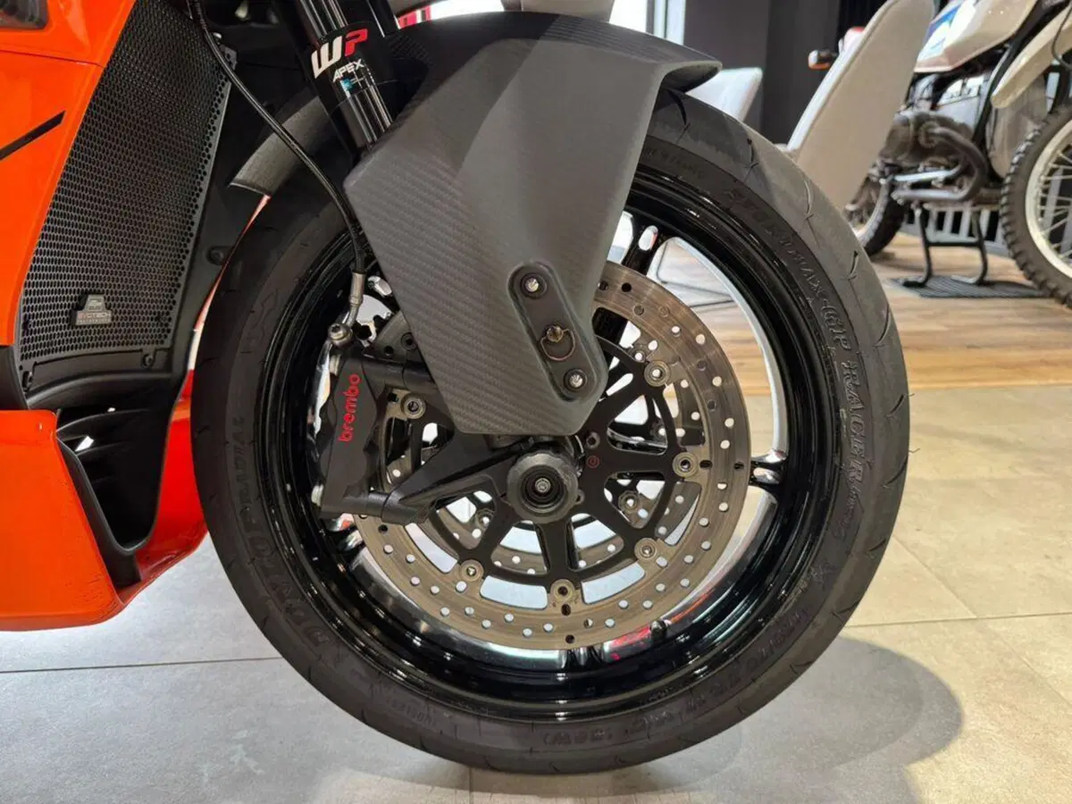 KTM 990 RC R (2026) (13)