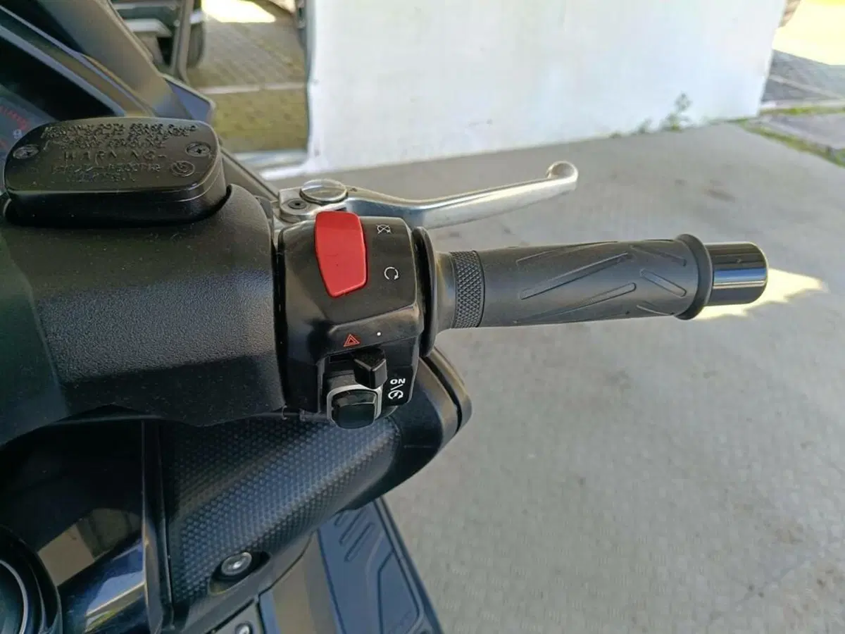 Yamaha T-Max 530 ABS (2015 - 17) (8)