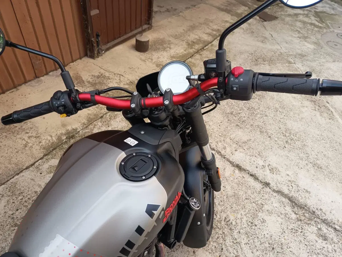 Royal Enfield Guerrilla 450 Apex (2026) (6)