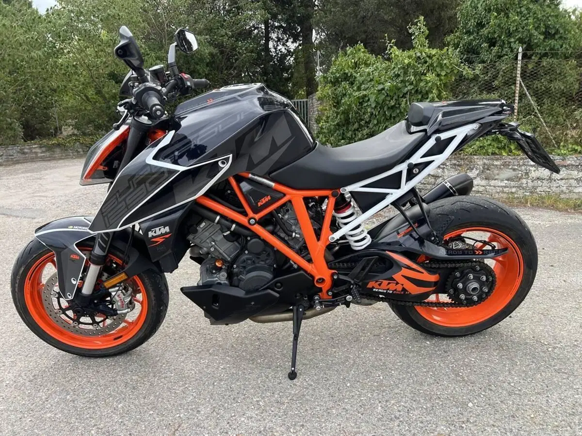 KTM 1290 Super Duke R (2019) (3)