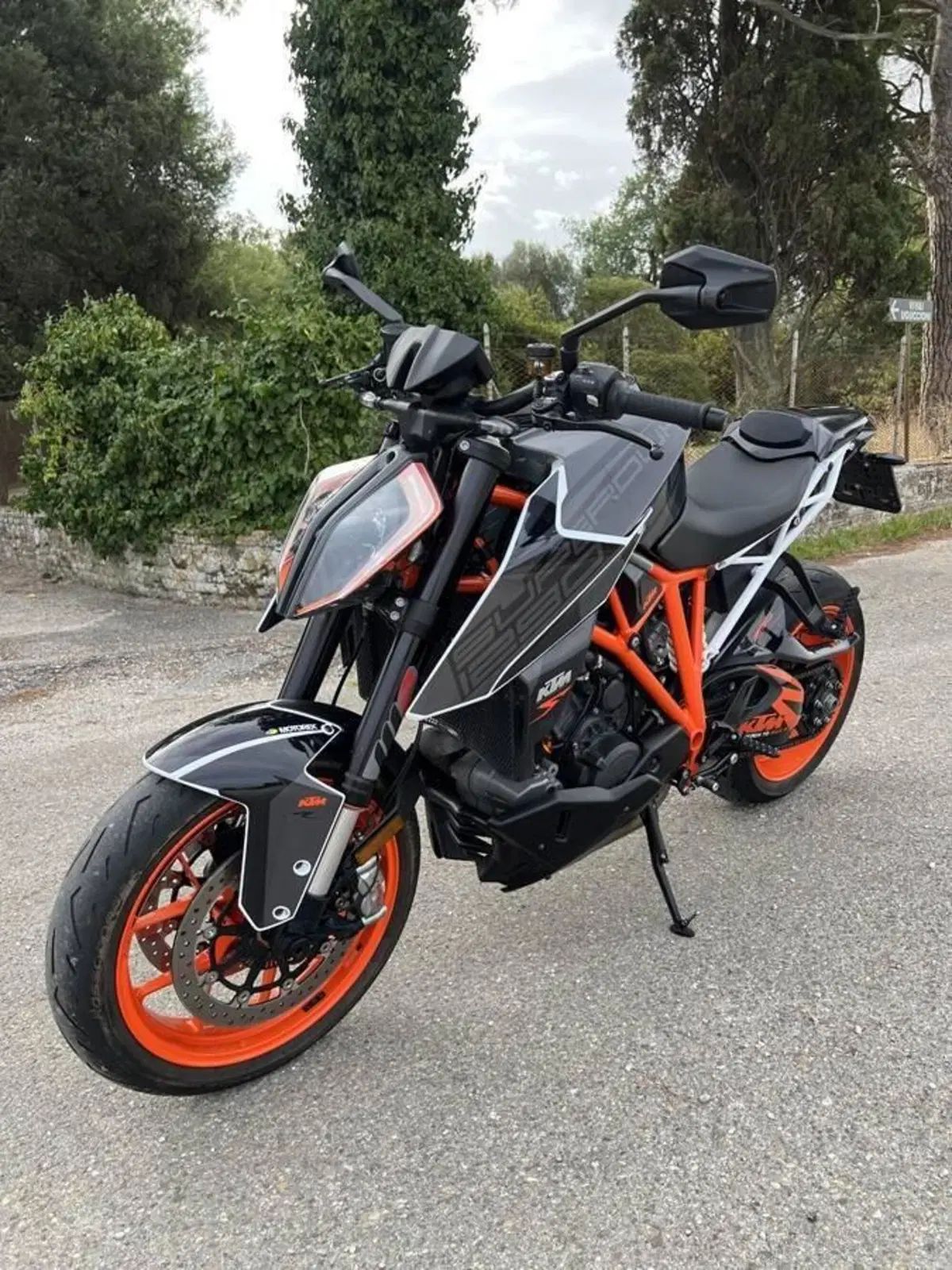 KTM 1290 Super Duke R (2019) (4)