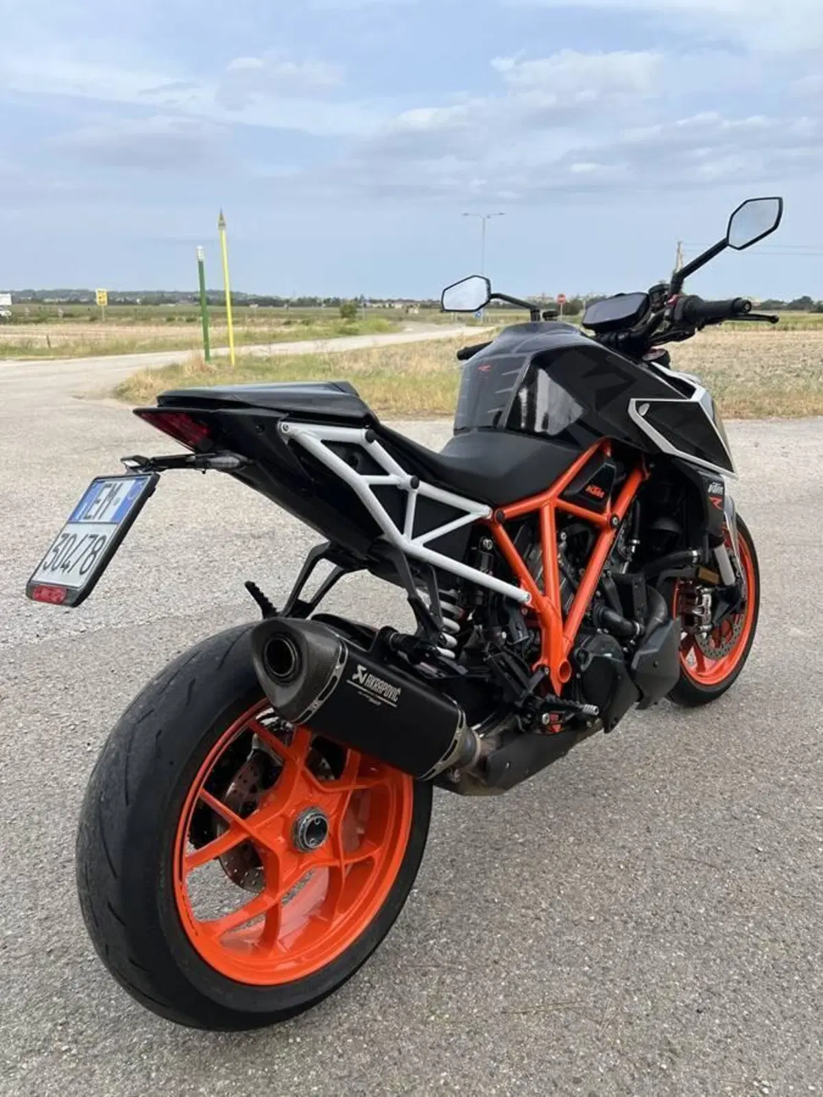 KTM 1290 Super Duke R (2019) (6)