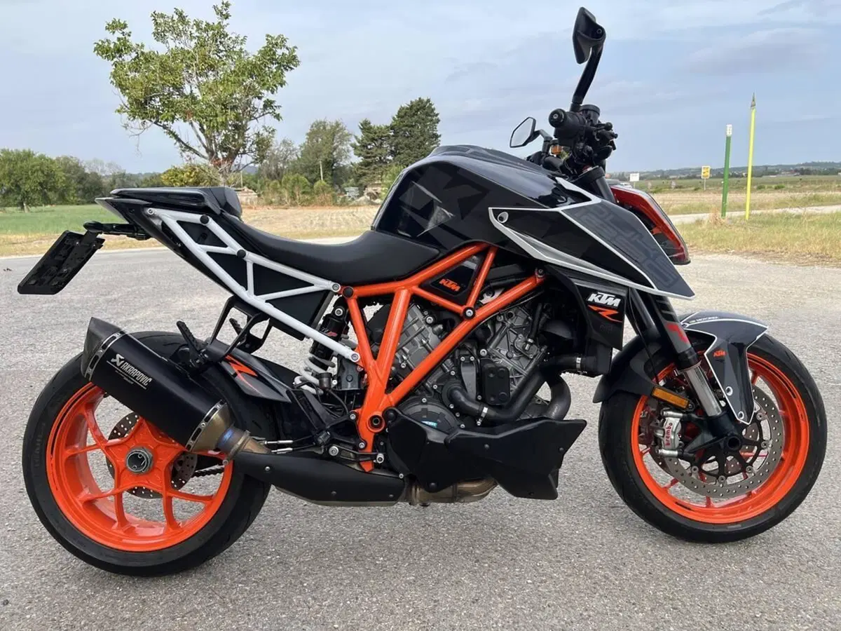 KTM 1290 Super Duke R (2019) (2)