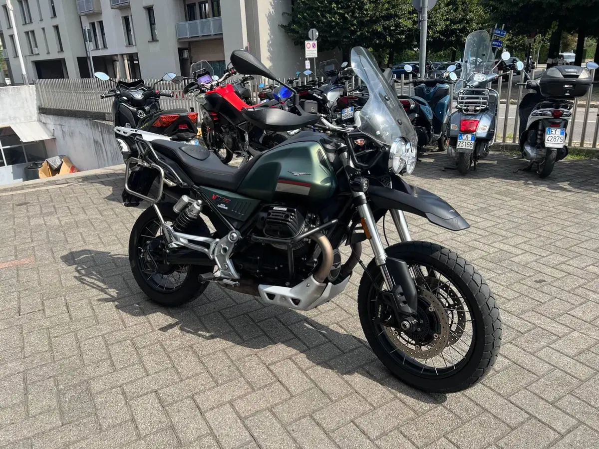 Moto Guzzi V85 TT (2021 - 23)