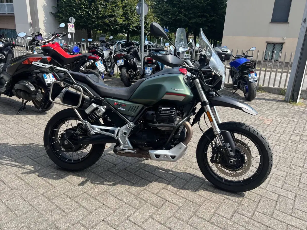 Moto Guzzi V85 TT (2021 - 23) (2)
