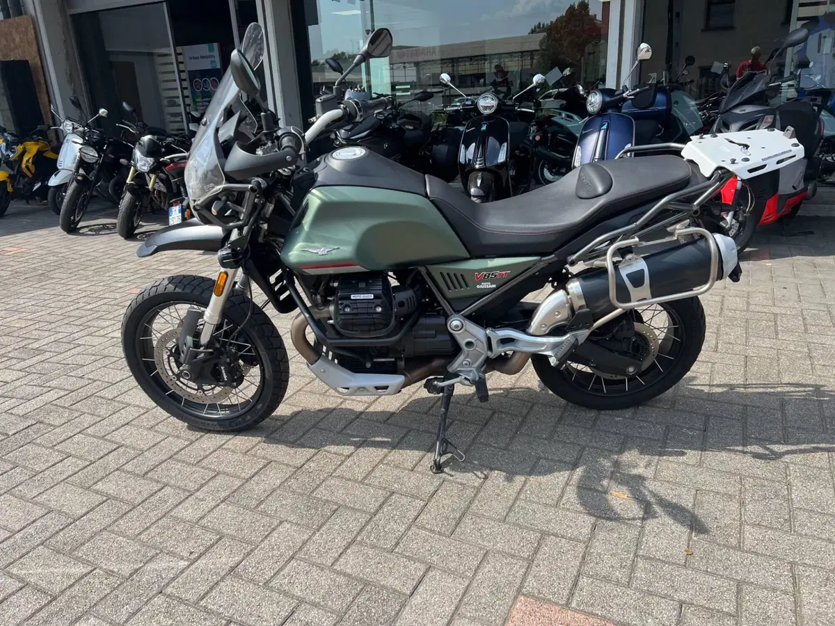 Moto Guzzi V85 TT (2021 - 23) (4)
