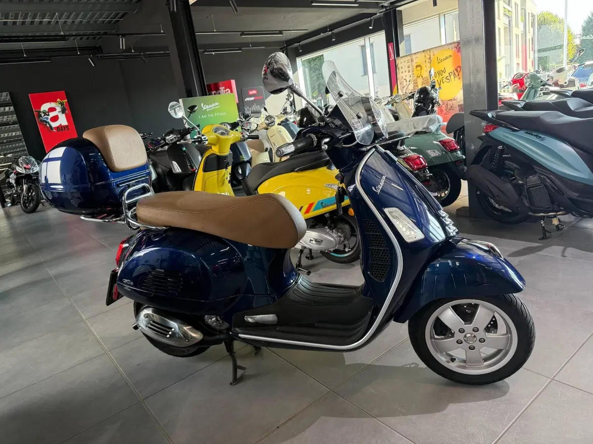 Vespa GTS 300 Hpe (2019) (2)