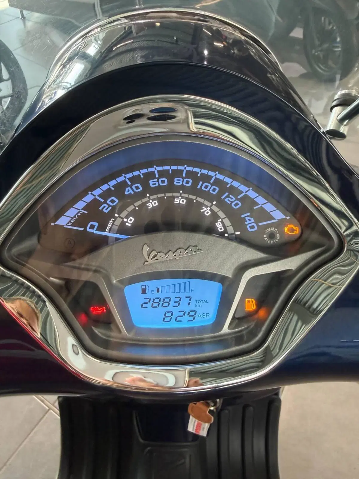 Vespa GTS 300 Hpe (2019) (3)