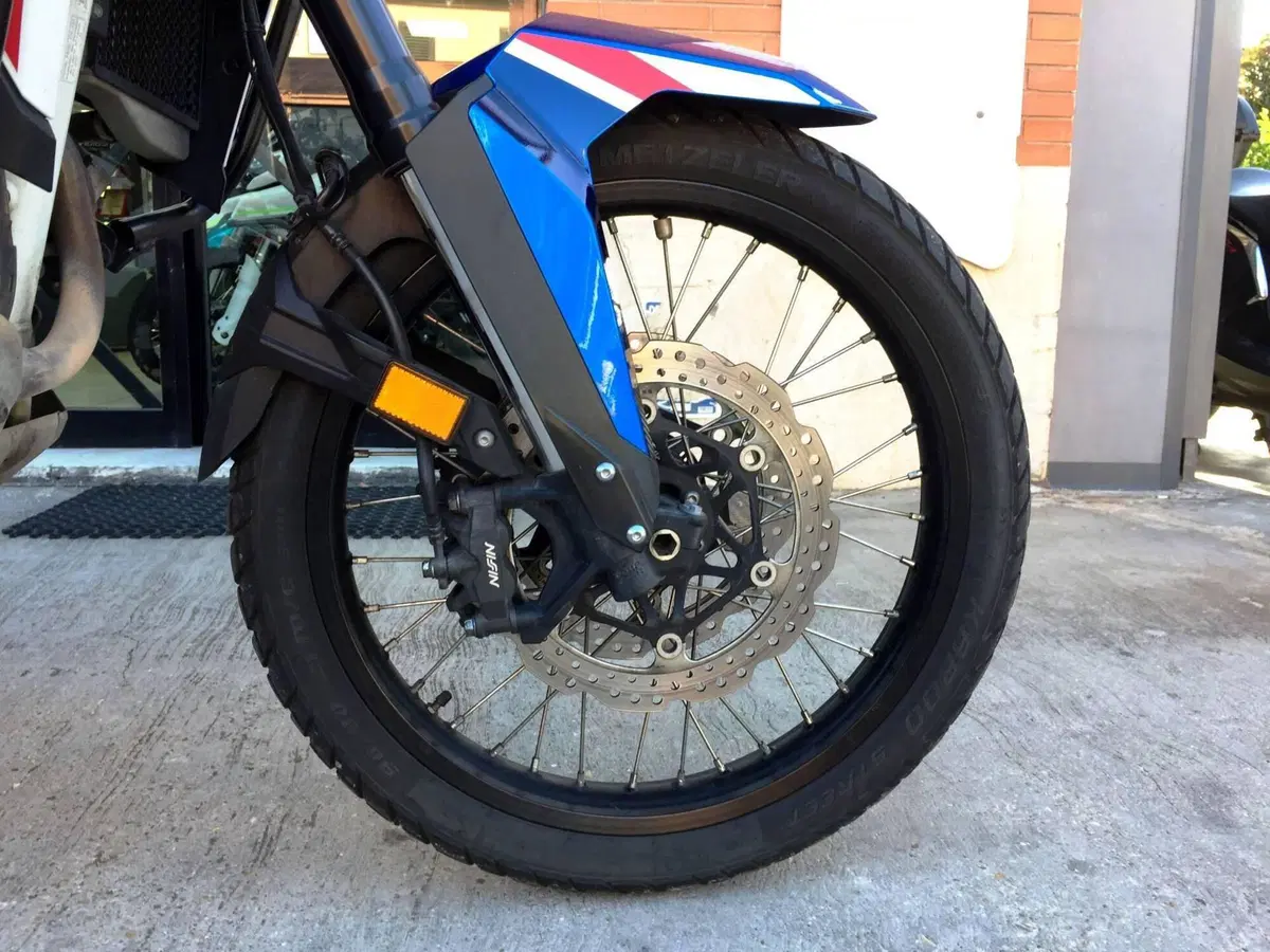 Honda Africa Twin CRF 1100L ES DCT (2024 - 26) (16)