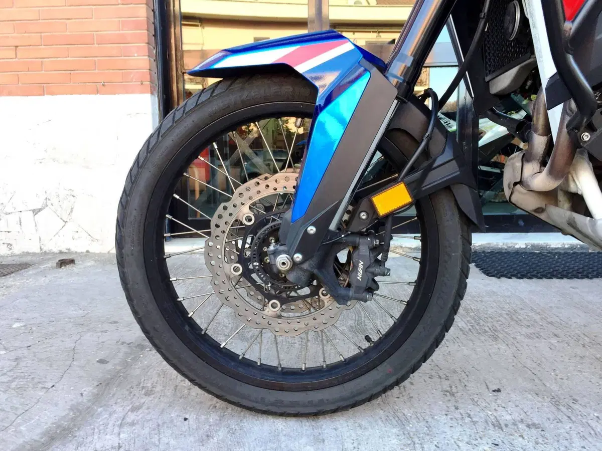 Honda Africa Twin CRF 1100L ES DCT (2024 - 26) (17)