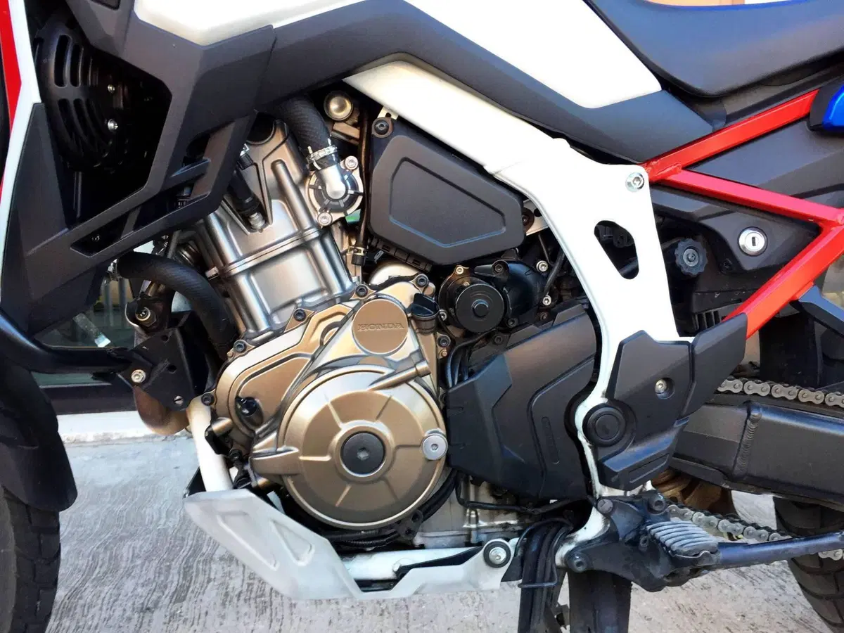 Honda Africa Twin CRF 1100L ES DCT (2024 - 26) (18)