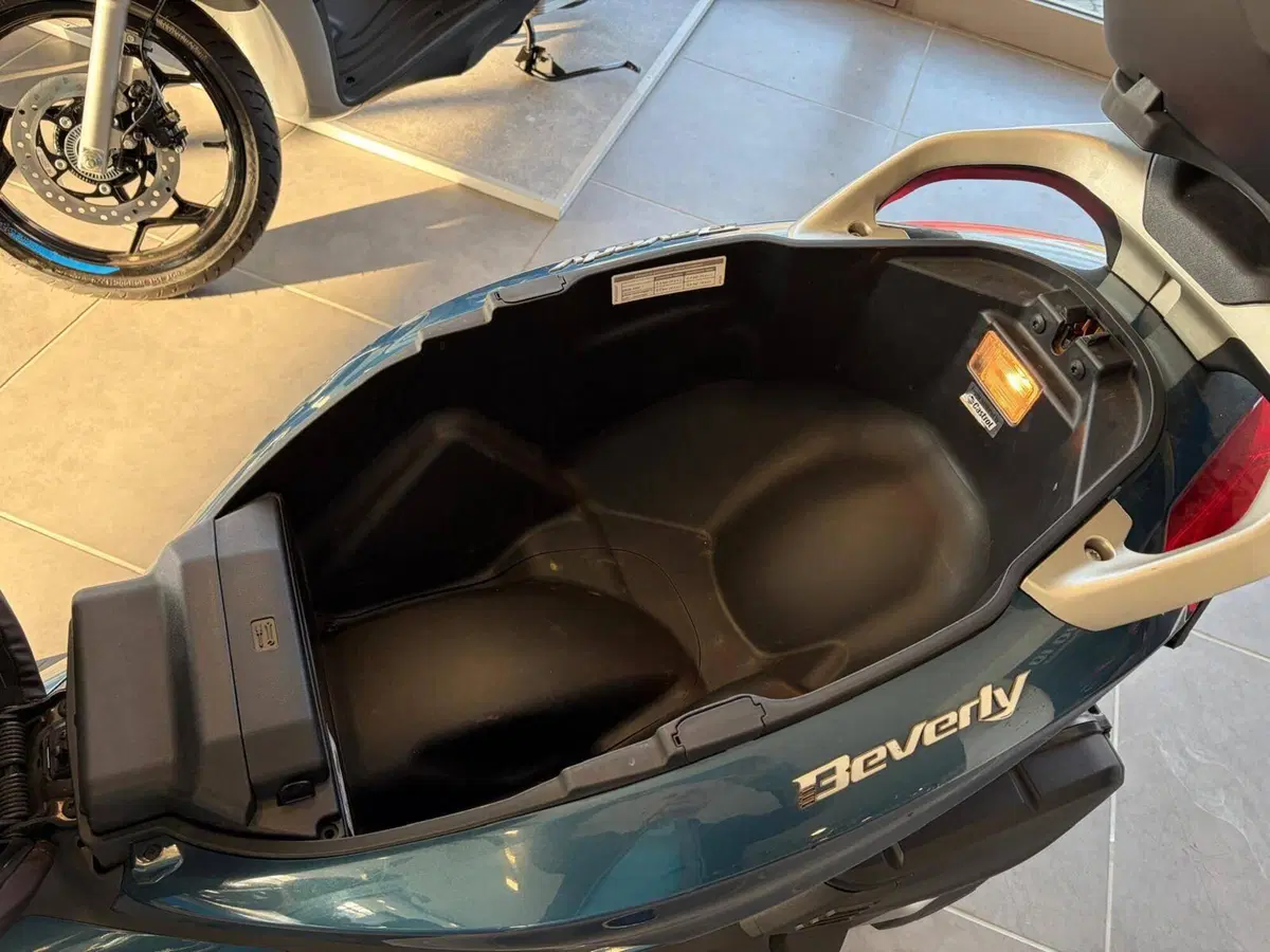 Piaggio Beverly 400 ABS-ASR (2021 - 24) (10)