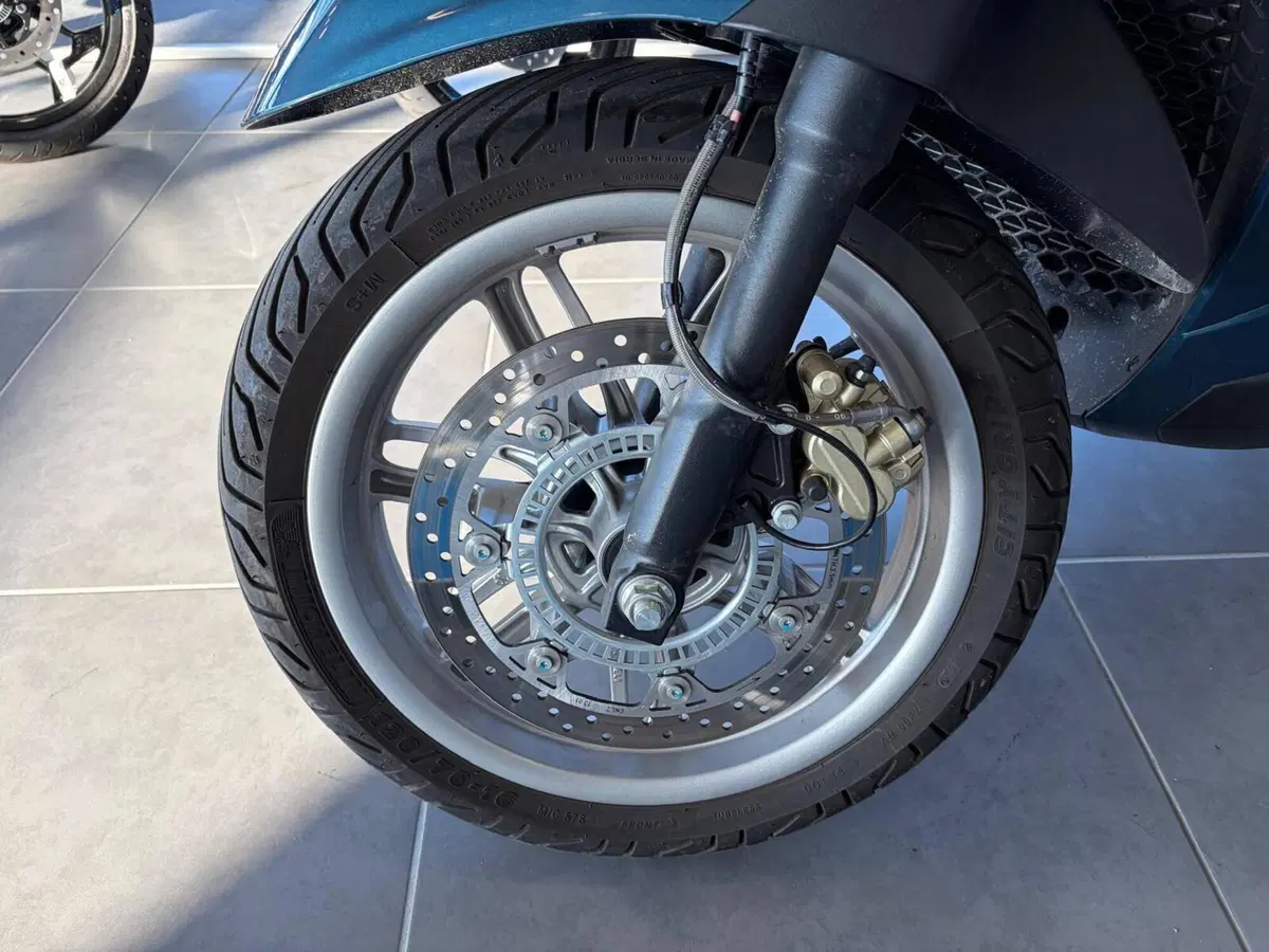 Piaggio Beverly 400 ABS-ASR (2021 - 24) (13)