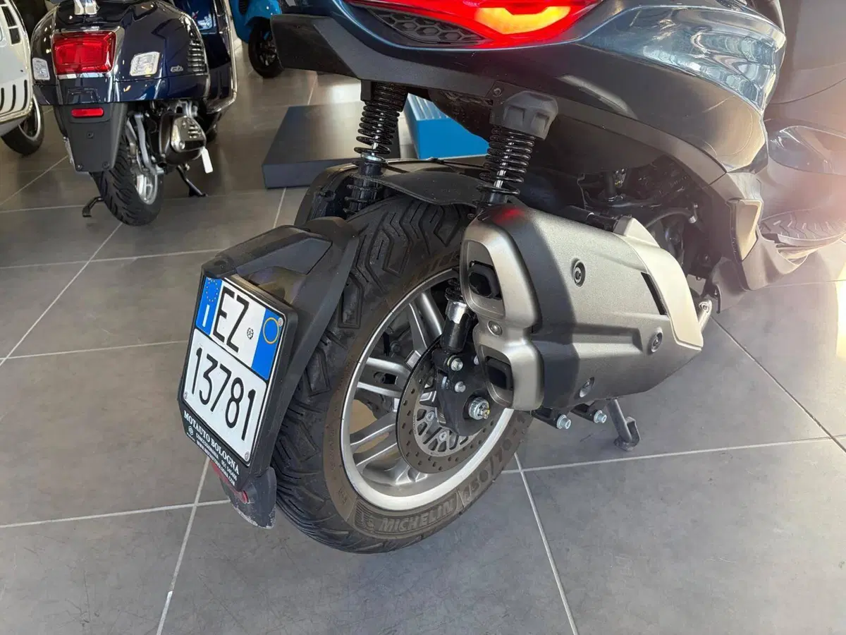 Piaggio Beverly 400 ABS-ASR (2021 - 24) (15)