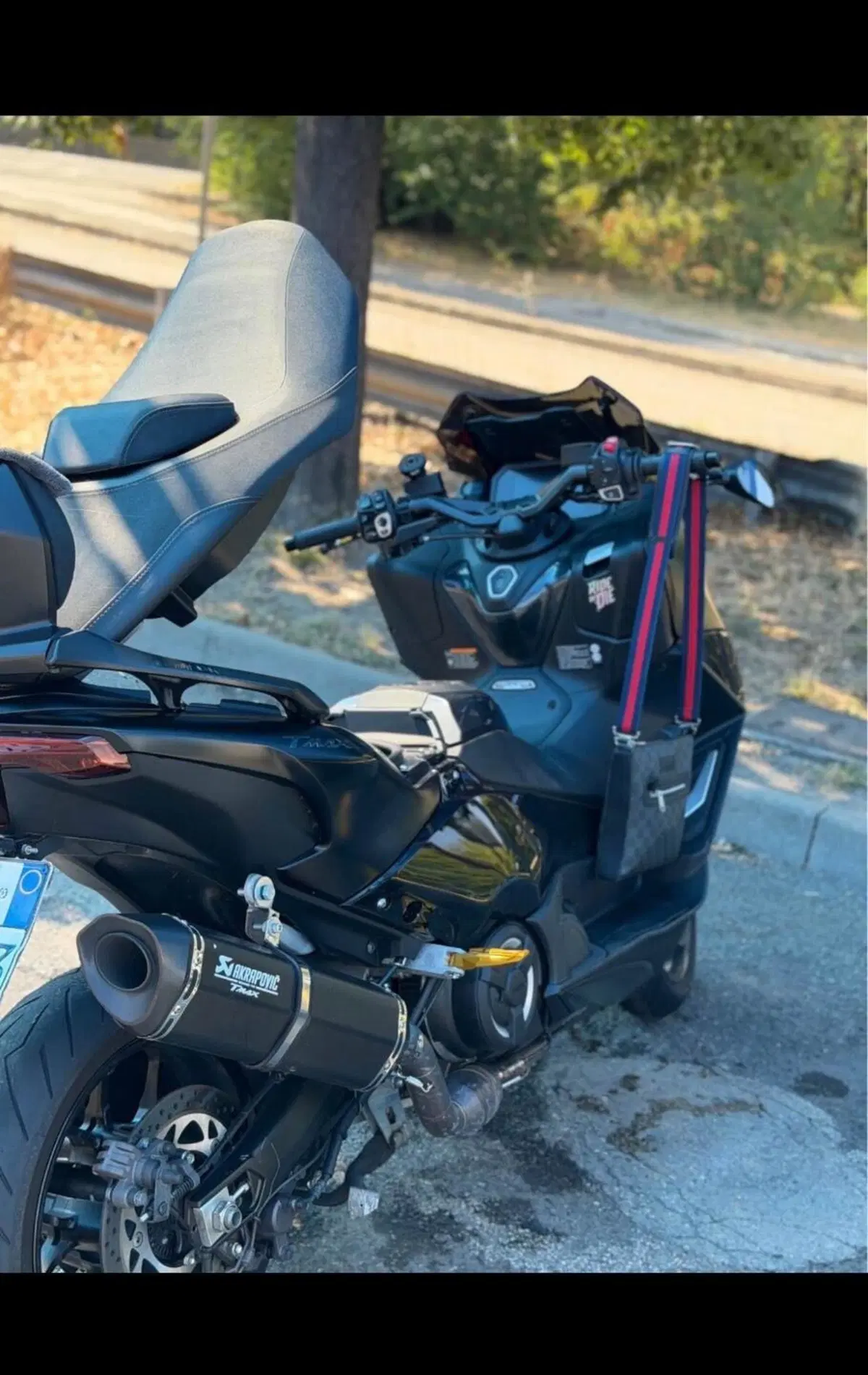 Yamaha T-Max 560 Tech Max (2022 - 24) (2)