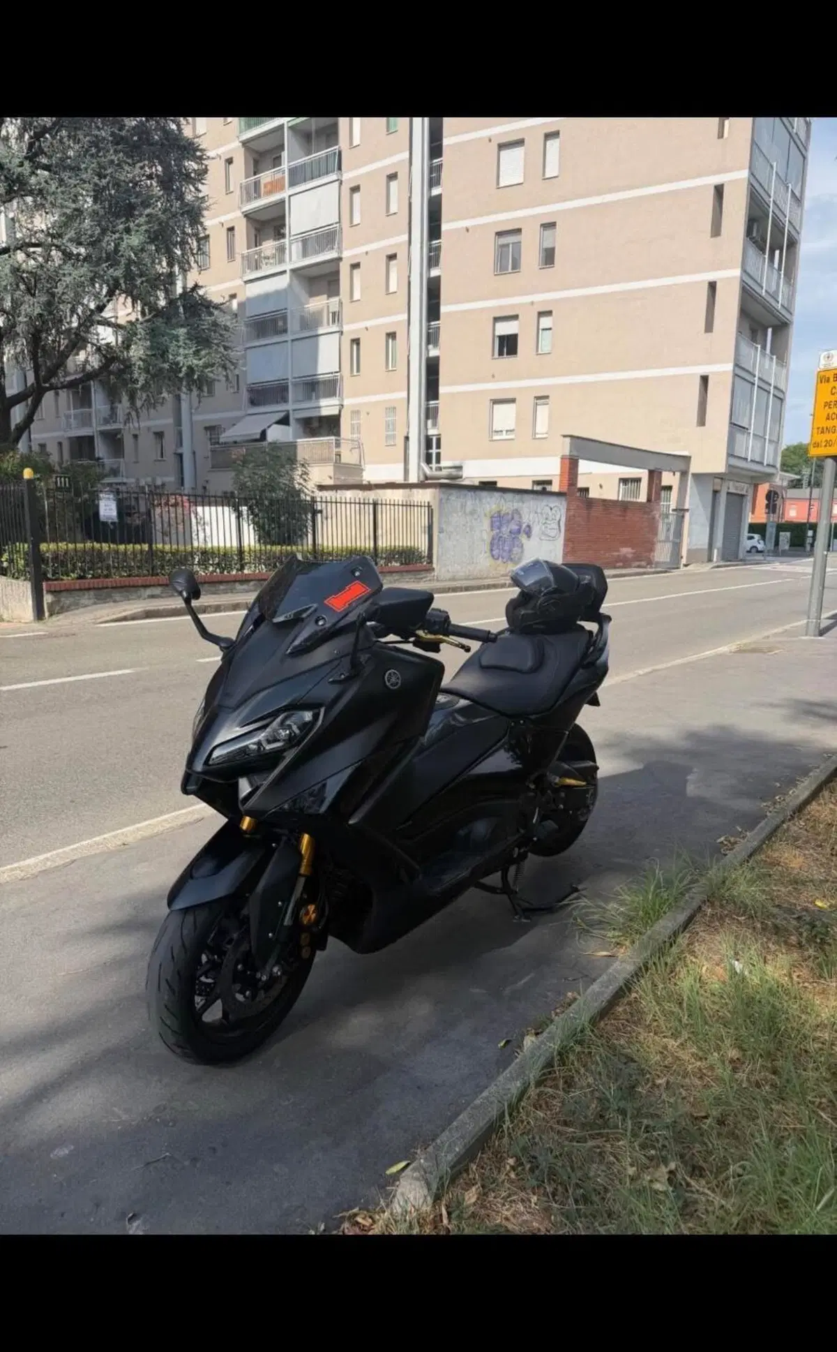 Yamaha T-Max 560 Tech Max (2022 - 24) (3)