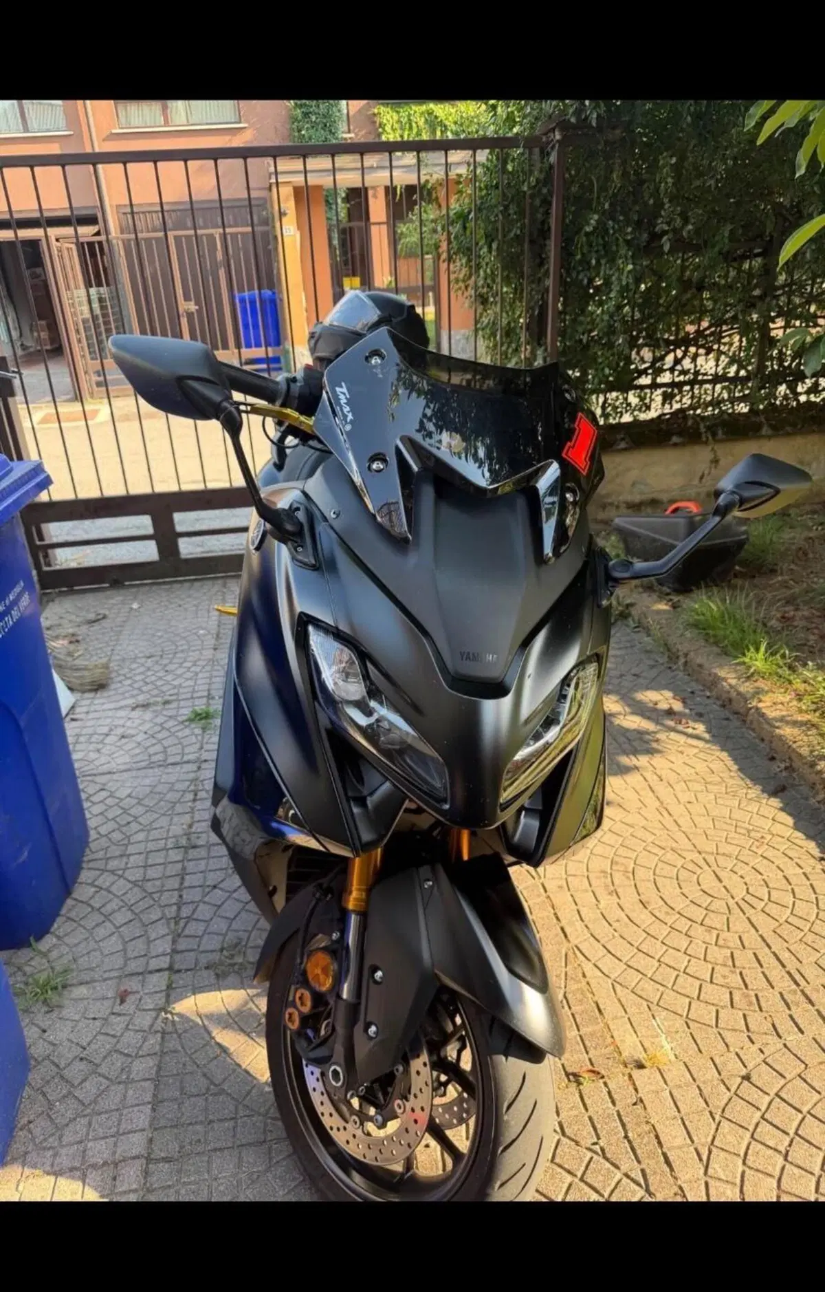 Yamaha T-Max 560 Tech Max (2022 - 24) (4)