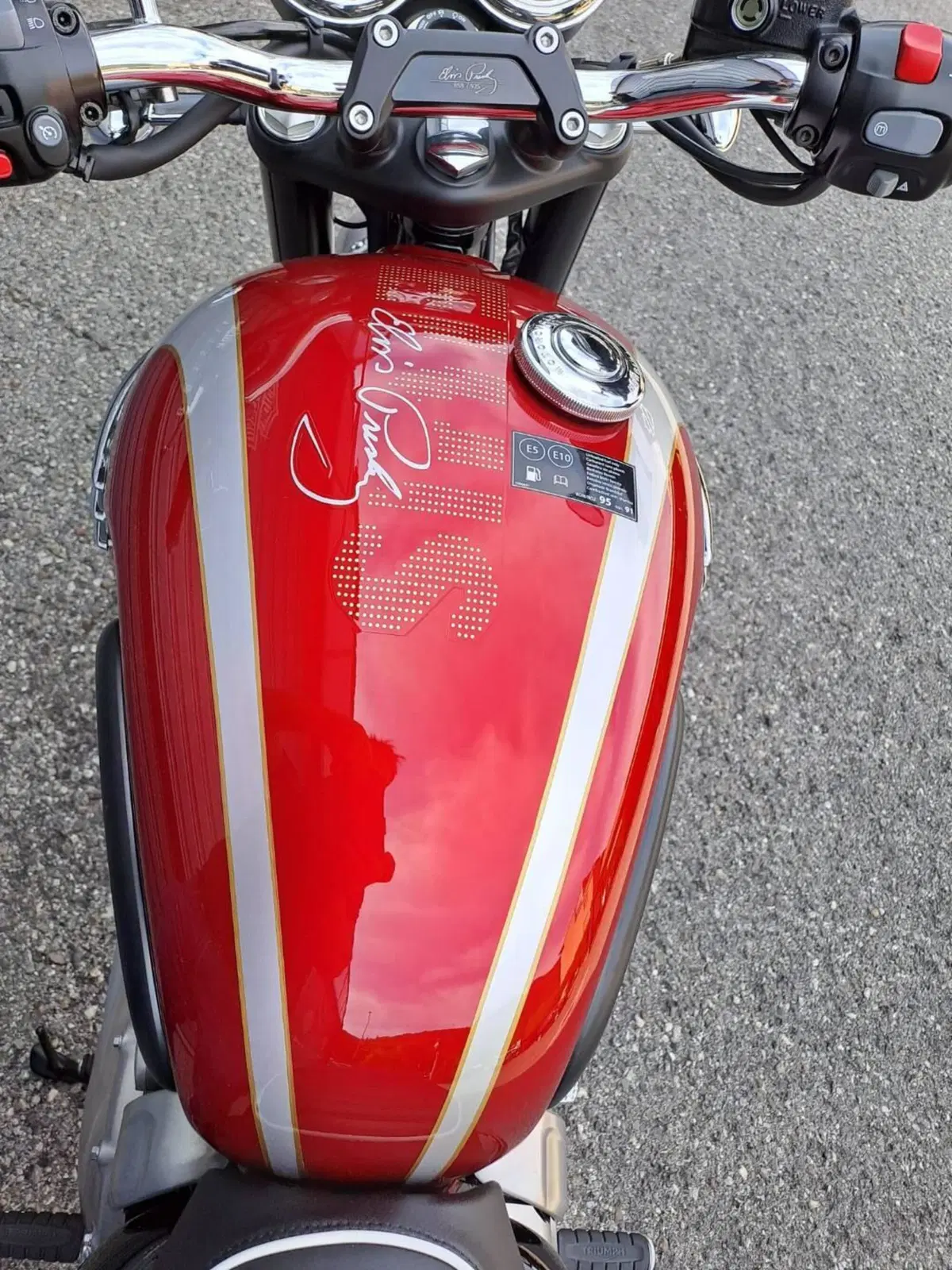 Triumph Bonneville T120 Elvis (2024 - 26) (5)