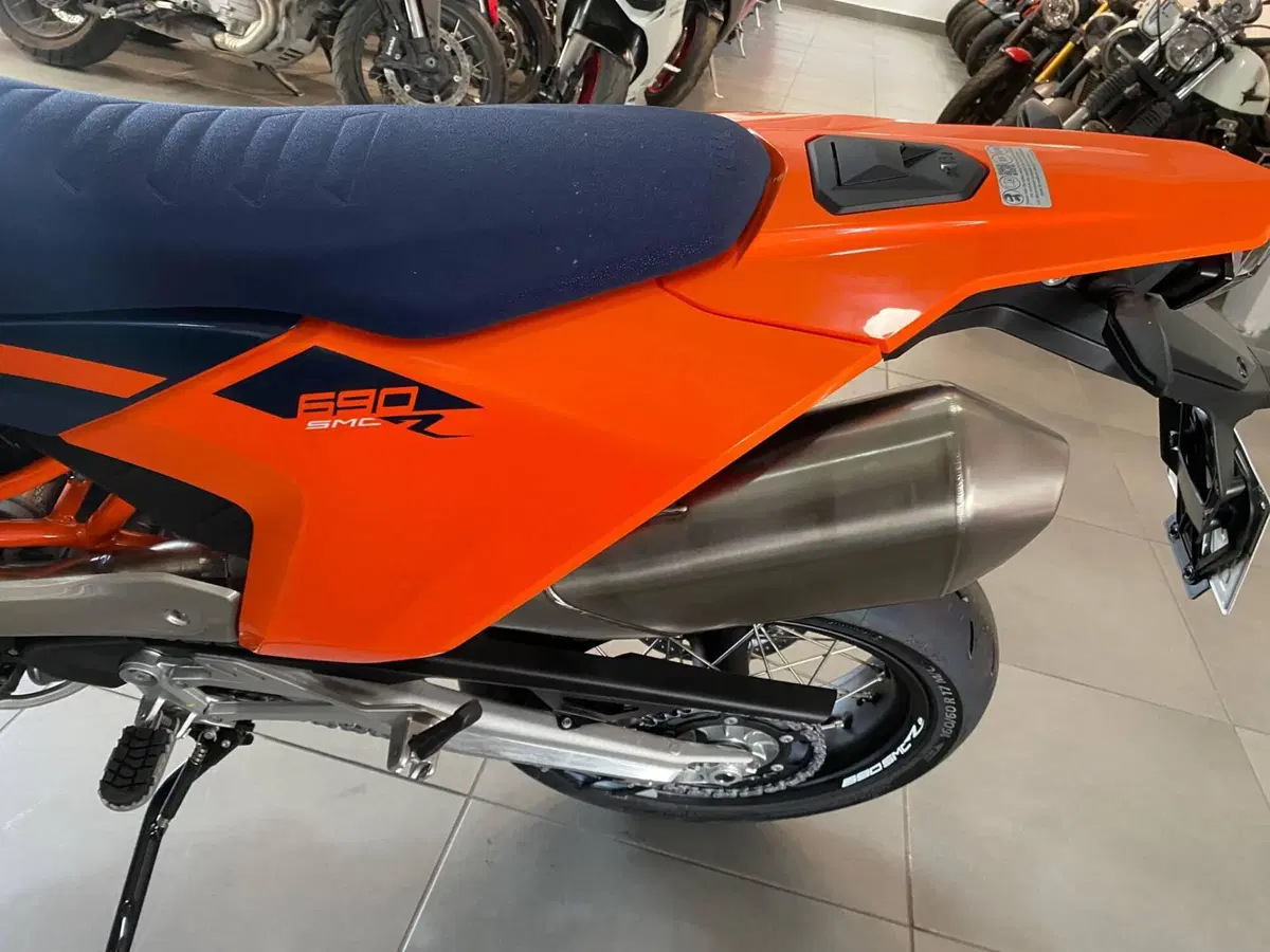 KTM 690 SMC R (2026) (5)