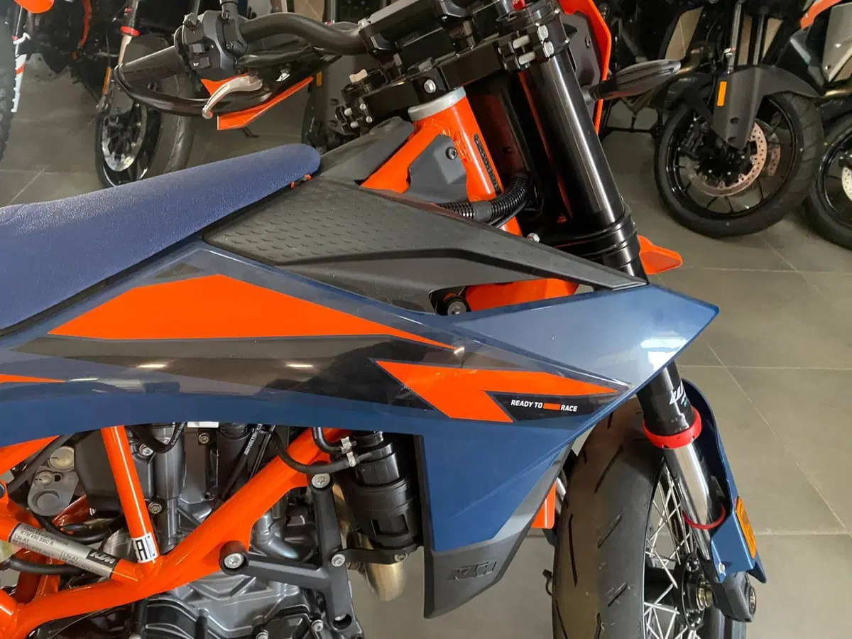 KTM 690 SMC R (2026) (7)