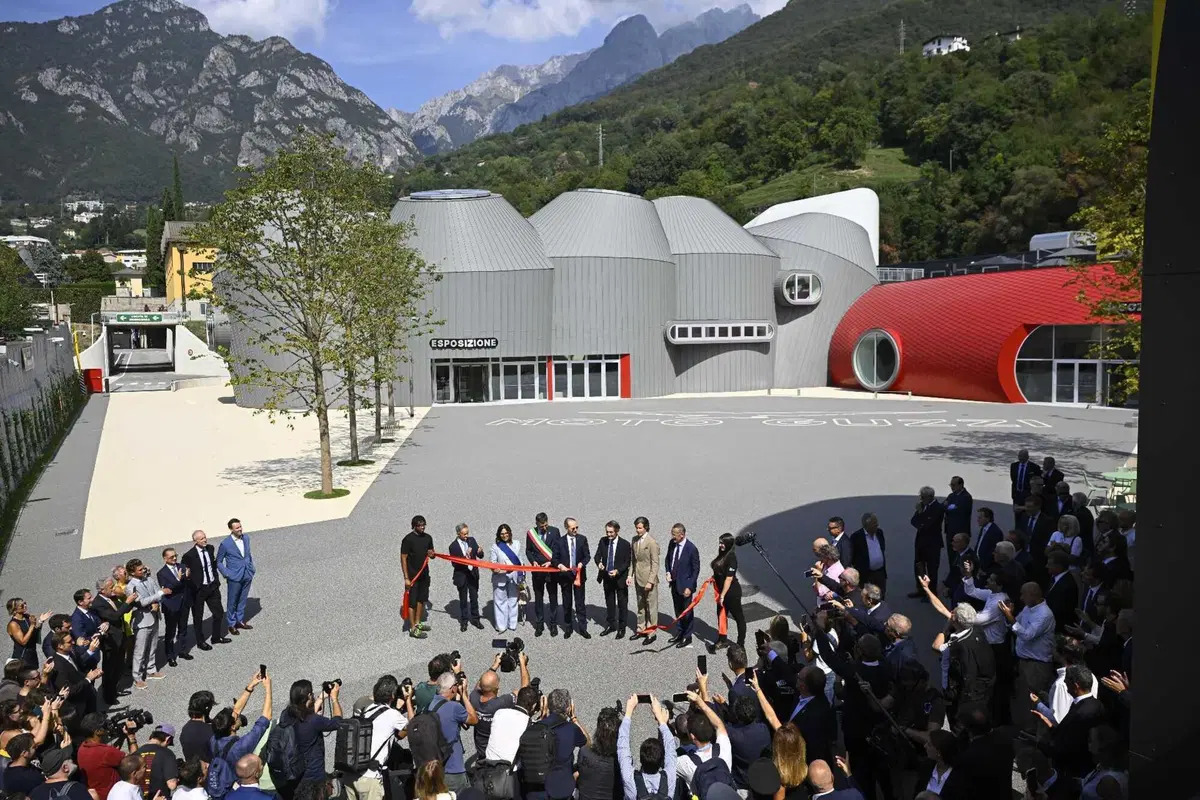 Inaugurato a Mandello del Lario il nuovo stabilimento Moto Guzzi [GALLERY] (2)