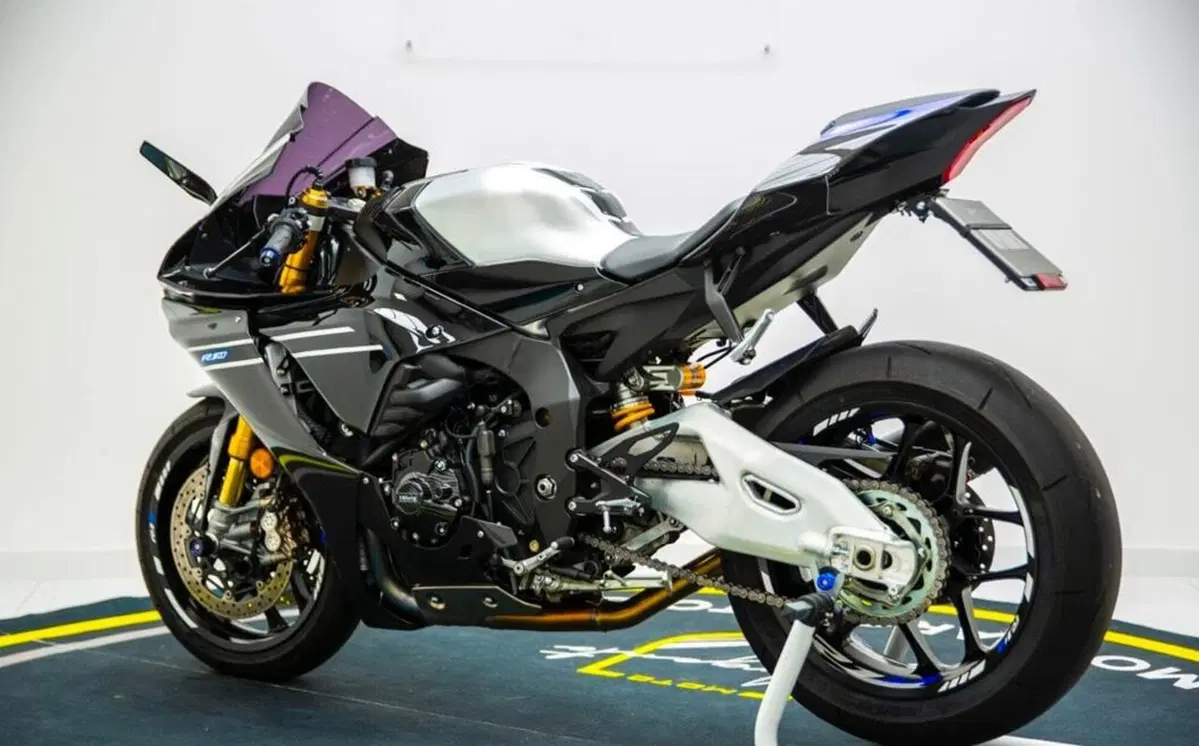 Yamaha YZF R1M (2020 - 25) (2)
