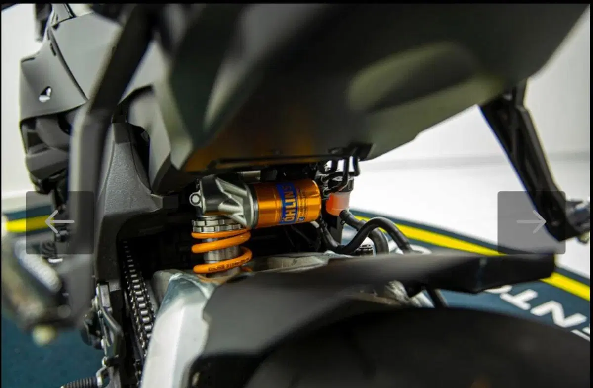 Yamaha YZF R1M (2020 - 25) (8)
