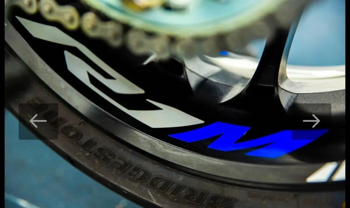 Yamaha YZF R1M (2020 - 25) (9)