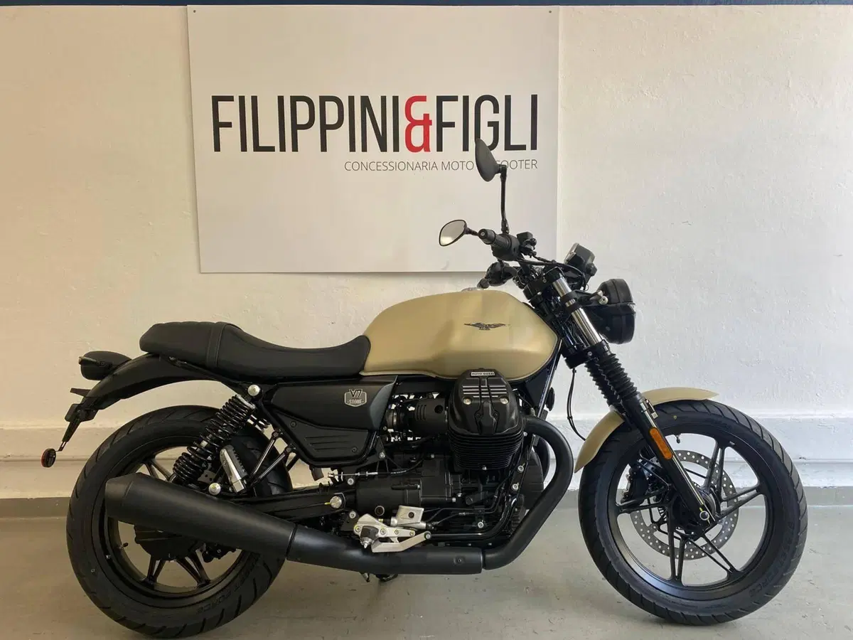 Moto Guzzi V7 Stone (2025 - 26)