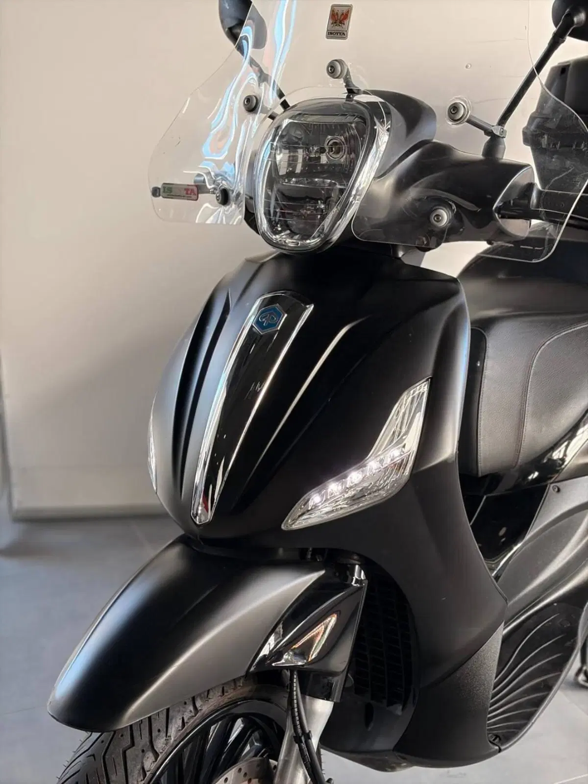 Piaggio Beverly 300 i.e. Police ABS-ASR (2017 - 20) (6)