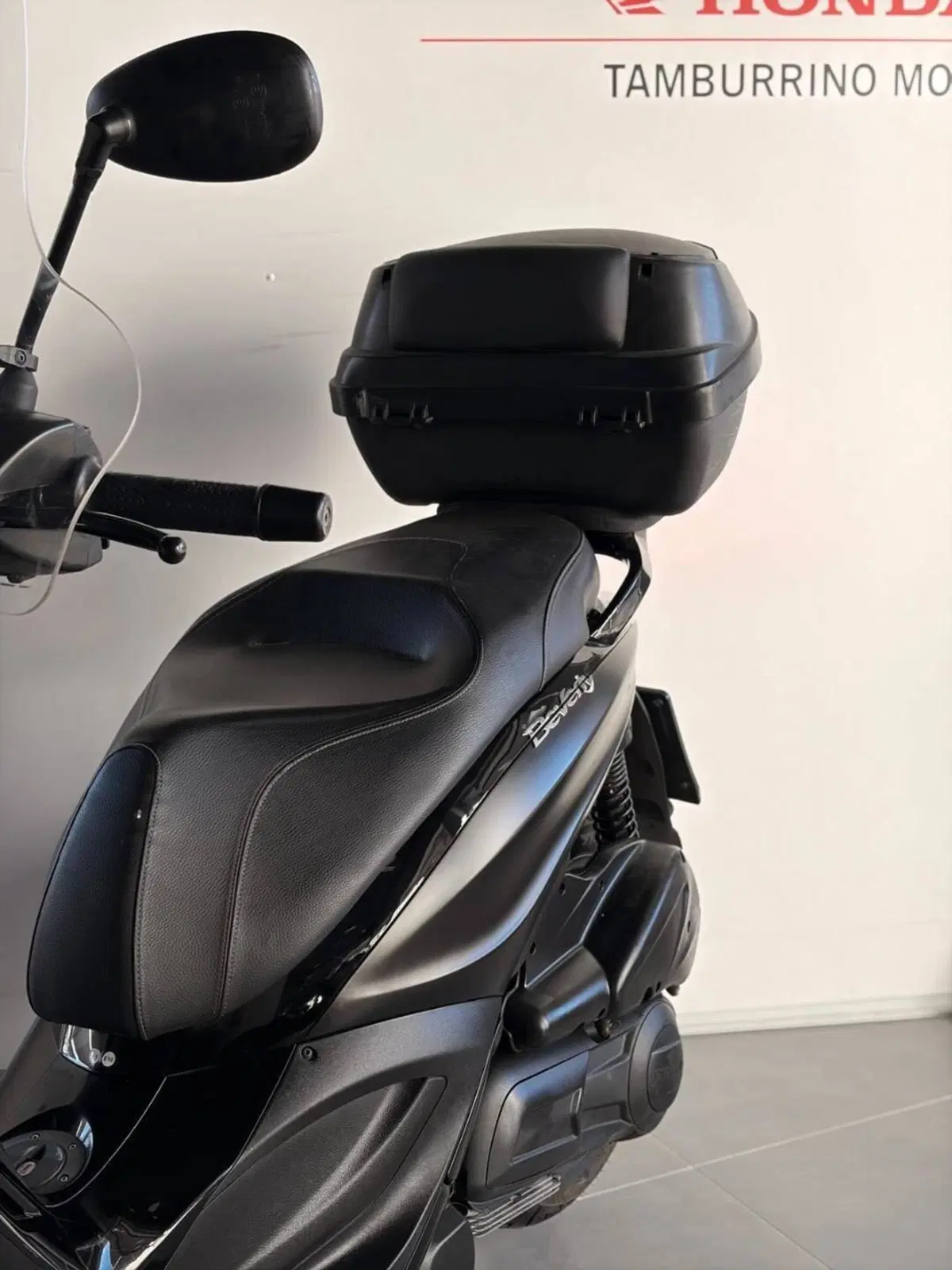 Piaggio Beverly 300 i.e. Police ABS-ASR (2017 - 20) (7)