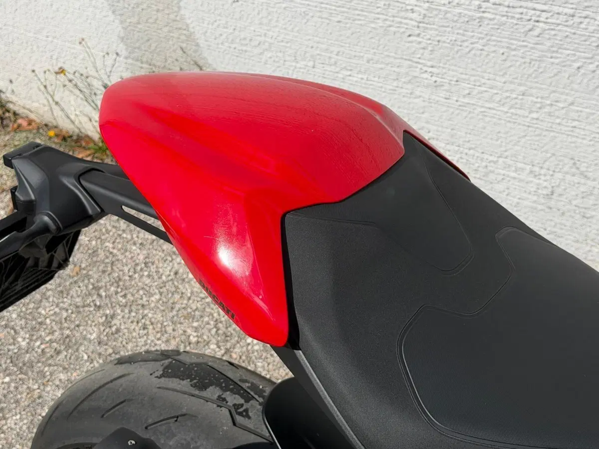 Ducati Monster 890 + (2026) (10)