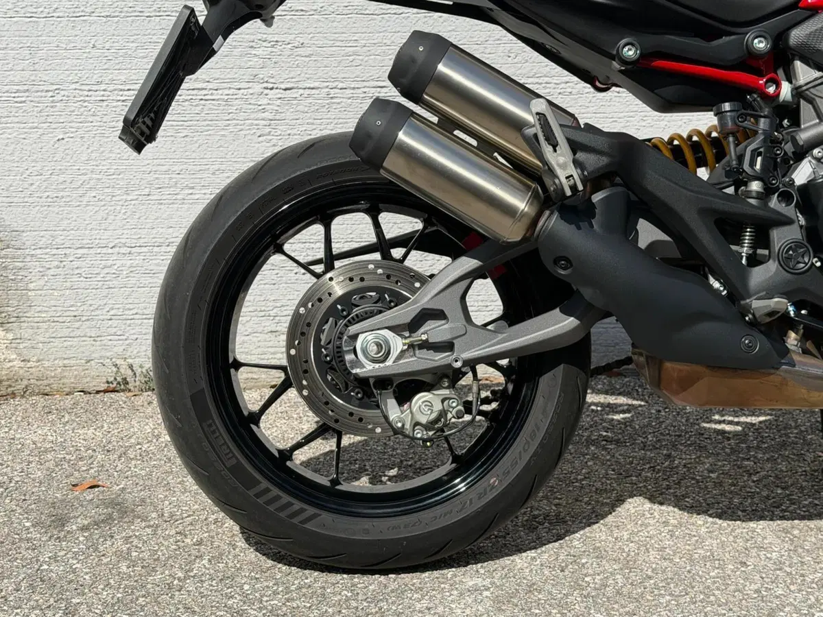 Ducati Monster 890 + (2026) (13)
