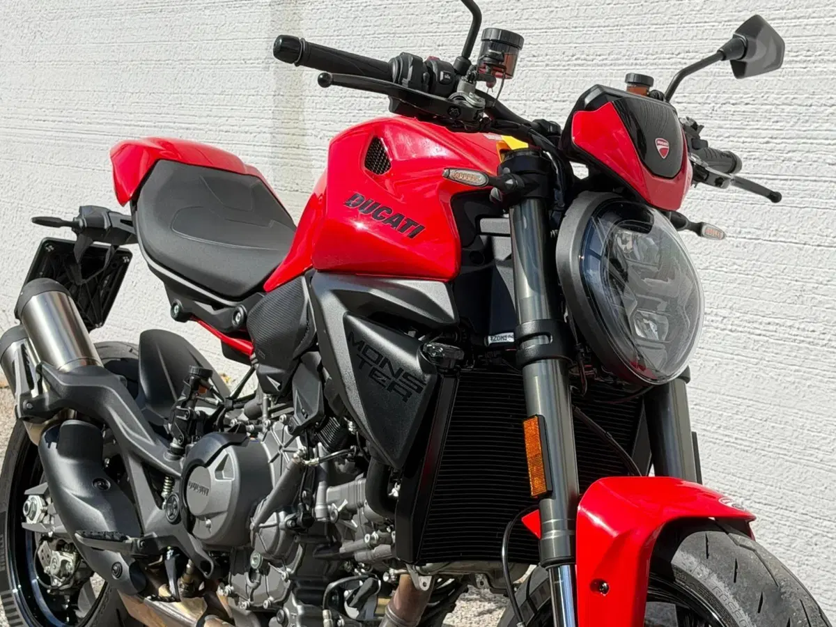 Ducati Monster 890 + (2026) (5)