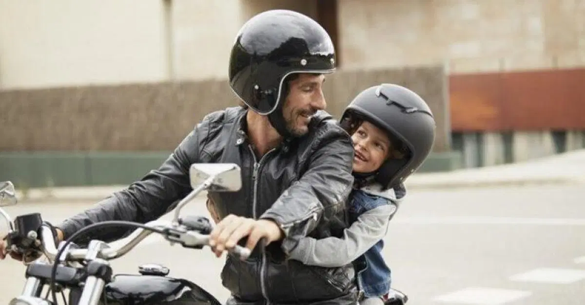 Ritorno a scuola: guida alle regole per il tragitto casa-scuola in auto e moto