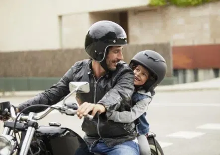 Ritorno a scuola: guida alle regole per il tragitto casa-scuola in auto e moto