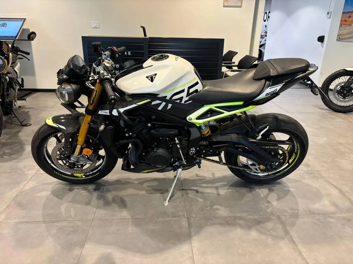 Triumph Street Triple 765 Moto2 Edition (2023 - 24) (3)