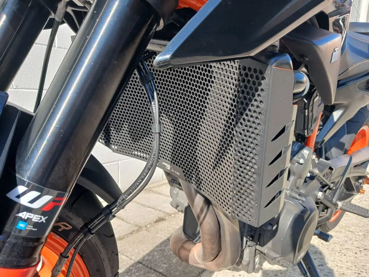 KTM 890 Duke R (2021 - 23) (8)